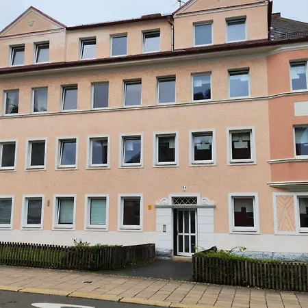Monteur Budget-ferienhaus In Hof, Stadtnaehe Apartman