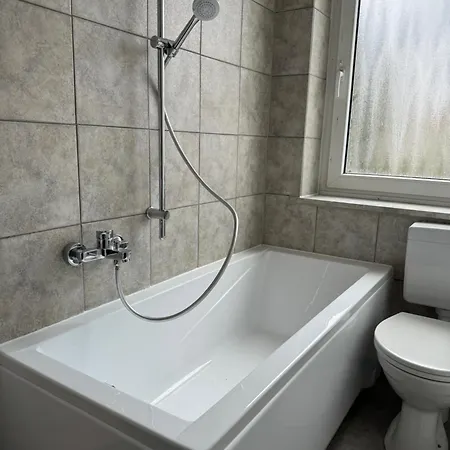 Monteur Budget-ferienhaus In Hof, Stadtnaehe